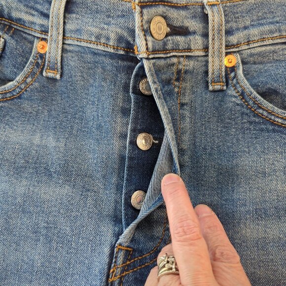 Levis Wedgie Straight Womens Jeans Blue Denim Button Fly Frayed Hem W30 L28 - Picture 12 of 16